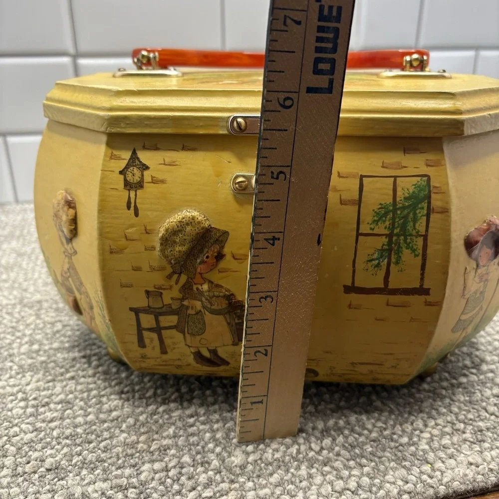 VTG Octagon Decopauge‎ Box 3D Details Little Gifts In Bonnets Lined